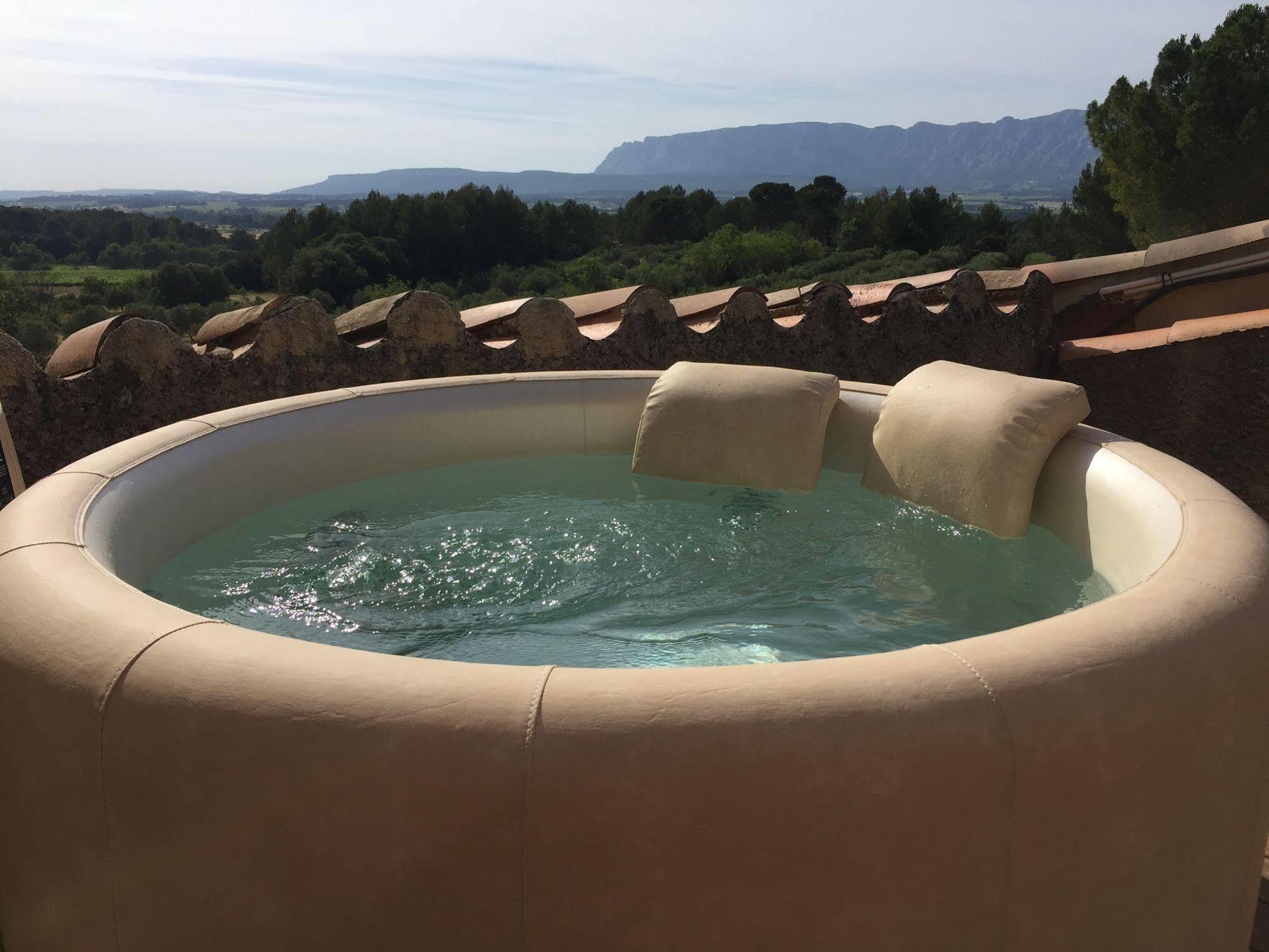 Domaine De La Pomme Otel Trets Dış mekan fotoğraf
