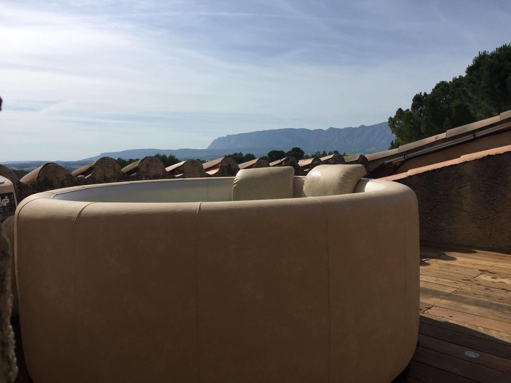 Domaine De La Pomme Otel Trets Dış mekan fotoğraf